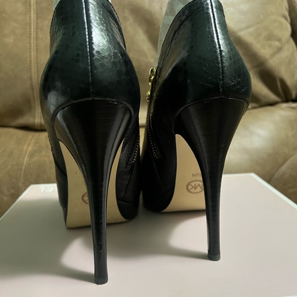 MICHAEL Michael Kors York Booties 8.5 - Picture 15 of 16